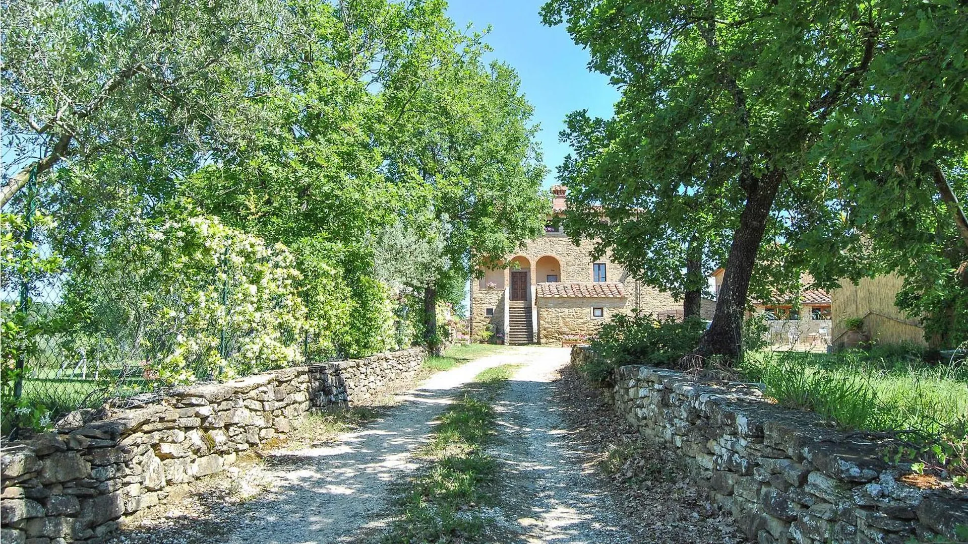 3 Bedroom Cozy Apartment In Ponte Alla Chiassa Ar Chiassa Superiore